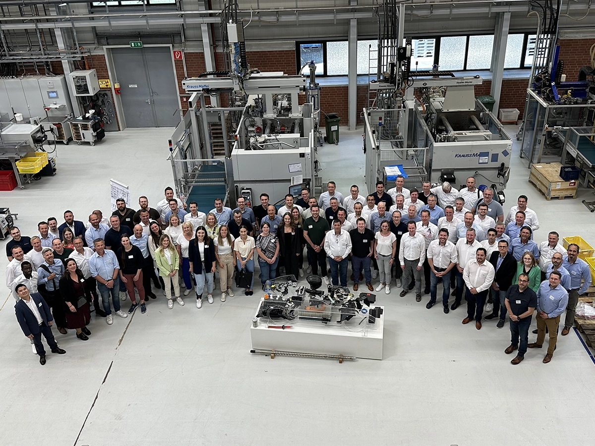 gruppenbild-salesday_2024-1200x900.webp